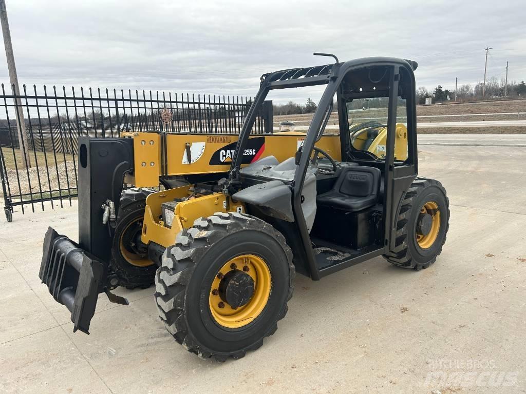 CAT TH255C Teleskopik yükleyiciler