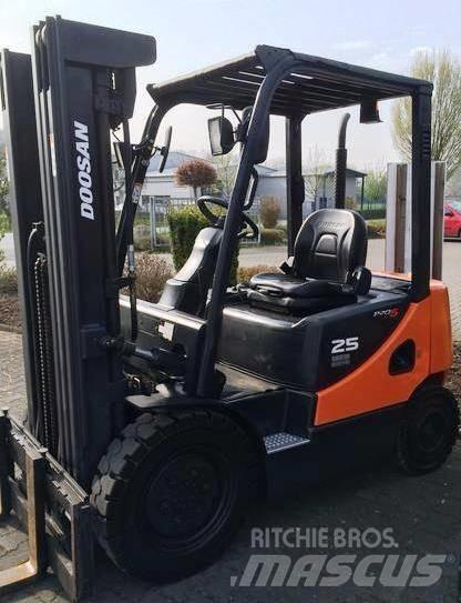 Doosan D25S-5 Dizel forkliftler