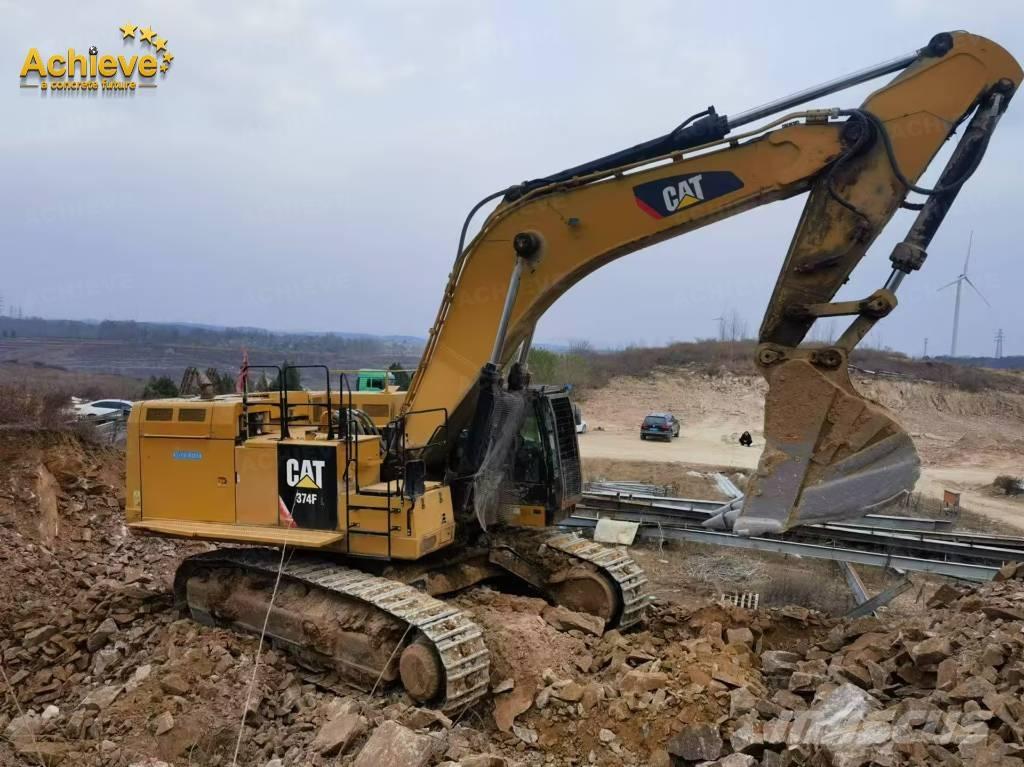 CAT 374 F Paletli ekskavatörler