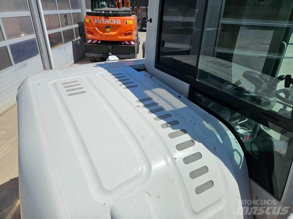 Takeuchi TB295W Lastik tekerli ekskavatörler