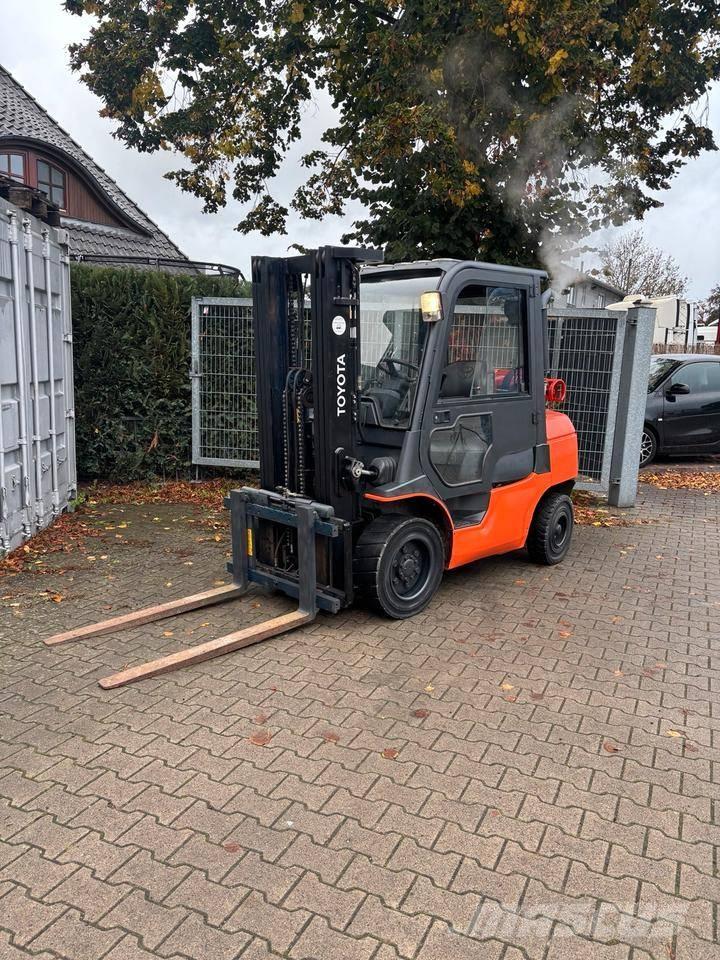 Toyota 7 FGF 30 LPG'li forkliftler