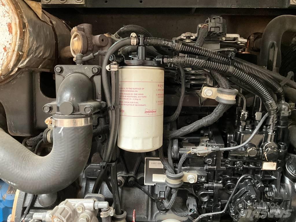 Doosan DX 55 W Lastik tekerli ekskavatörler