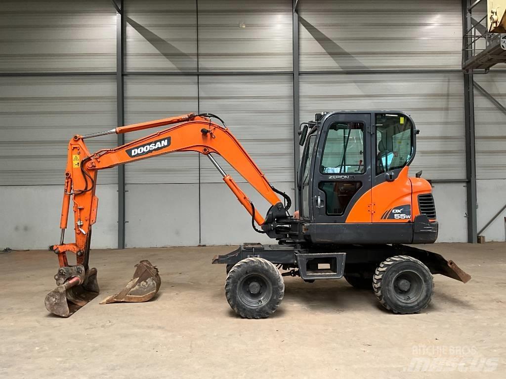 Doosan DX 55 W Lastik tekerli ekskavatörler