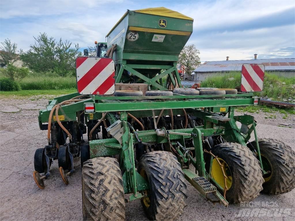 John Deere 750 A Kombine hububat mibzerleri