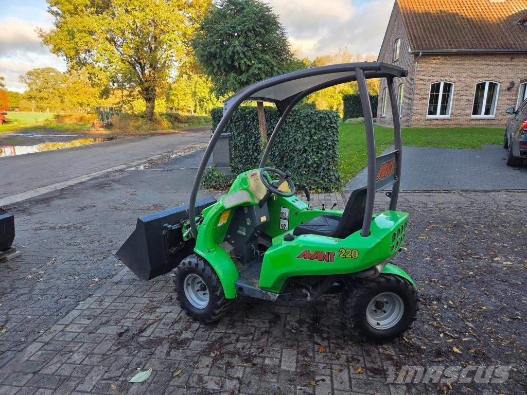 Avant 220 Çok amaçlı yükleyiciler