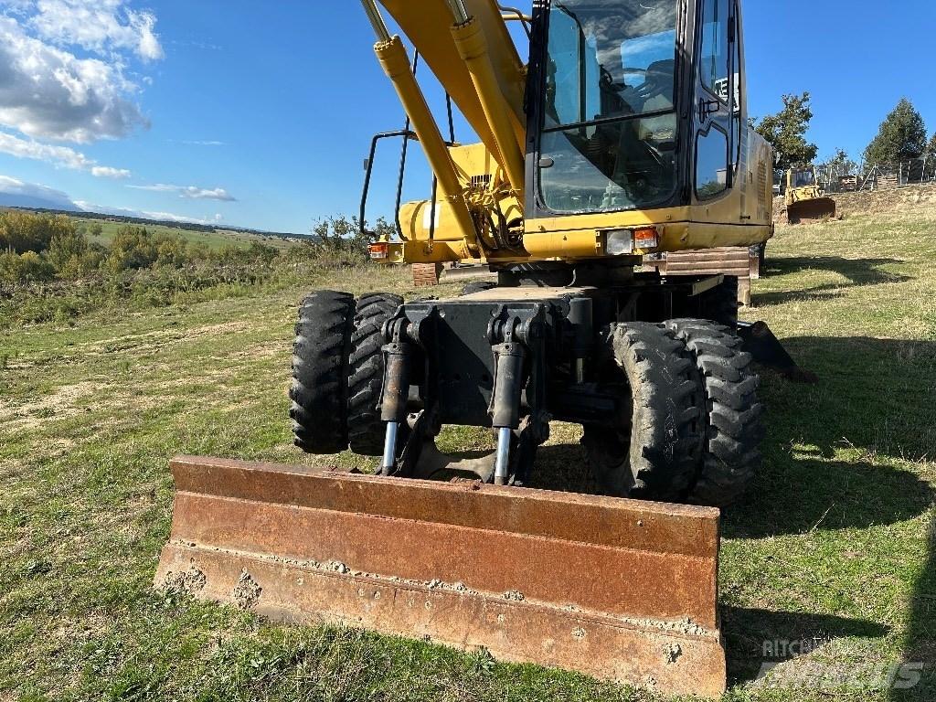 Komatsu PW 170-6 Lastik tekerli ekskavatörler