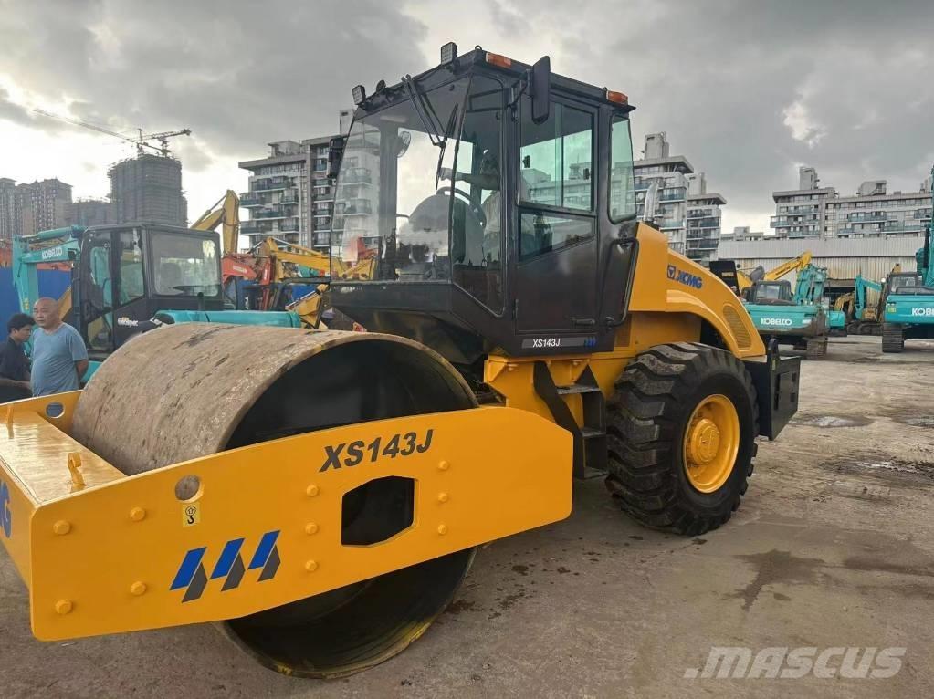 XCMG XS 143 J Tek tamburlu silindirler