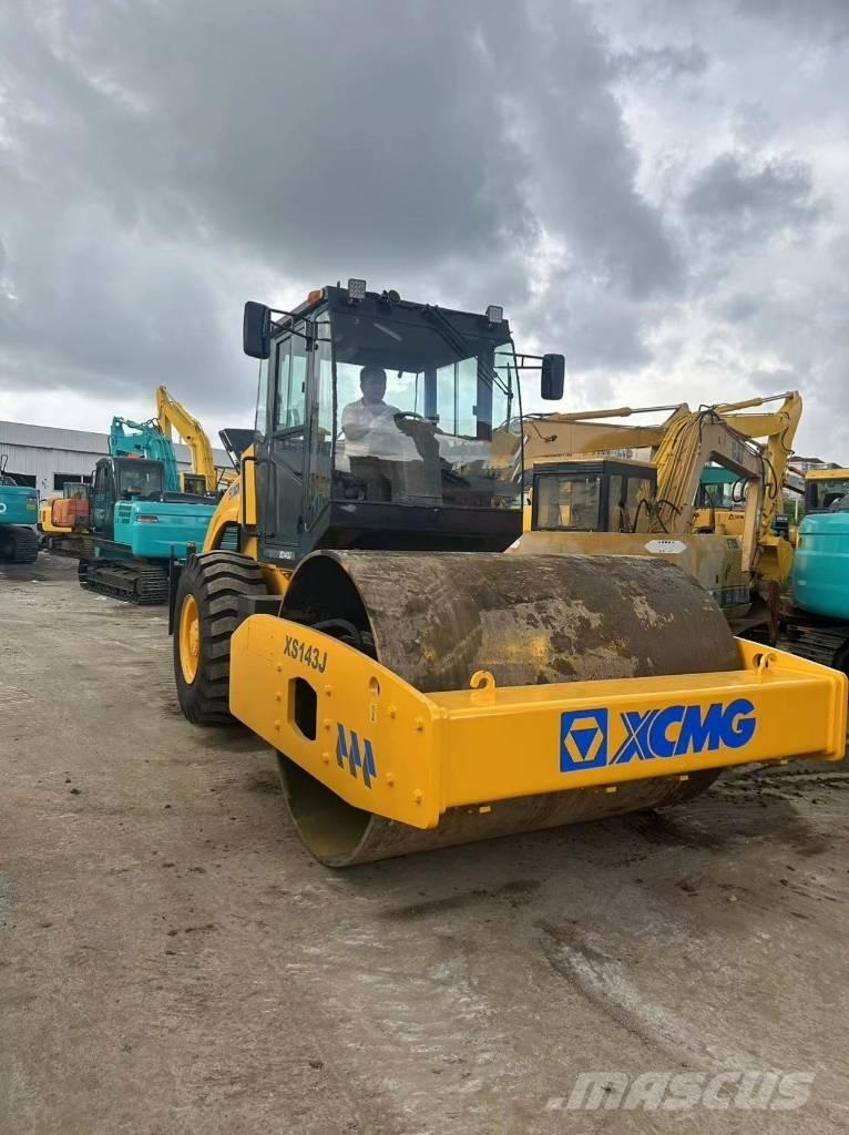 XCMG XS 143 J Tek tamburlu silindirler