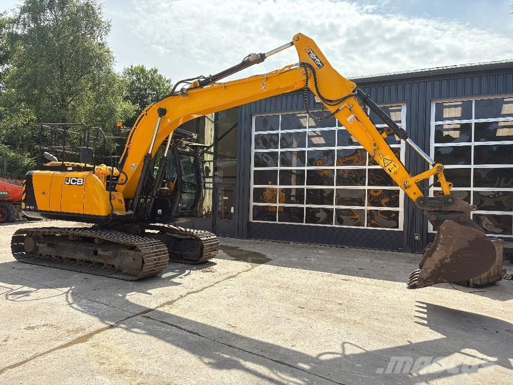 JCB JS 131 Paletli ekskavatörler