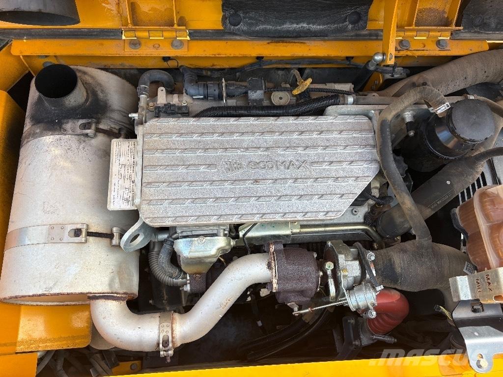 JCB JS 131 Paletli ekskavatörler