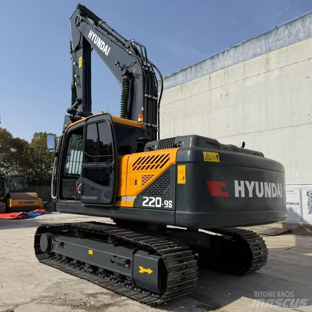 Hyundai R220-9S Paletli ekskavatörler