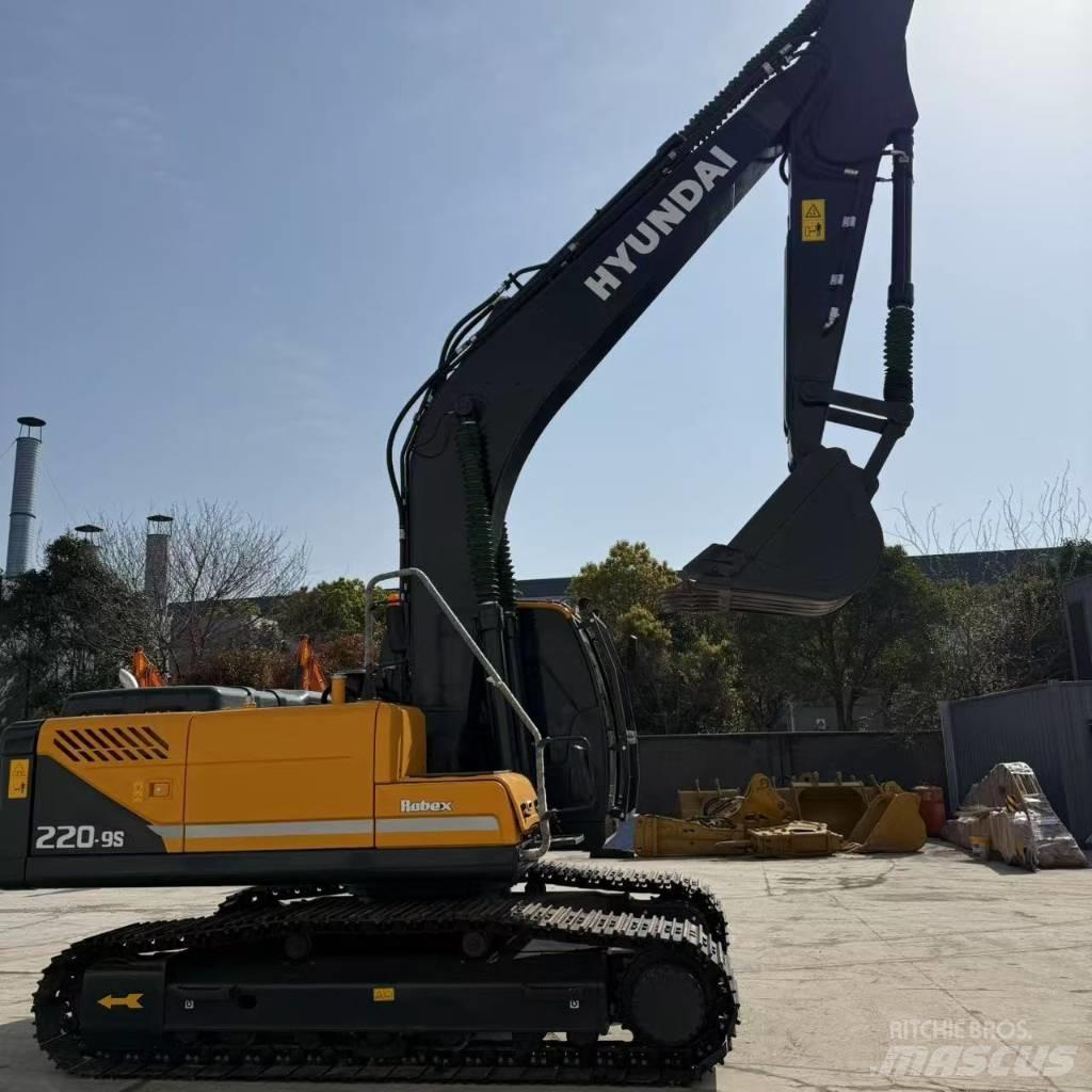 Hyundai R220-9S Paletli ekskavatörler
