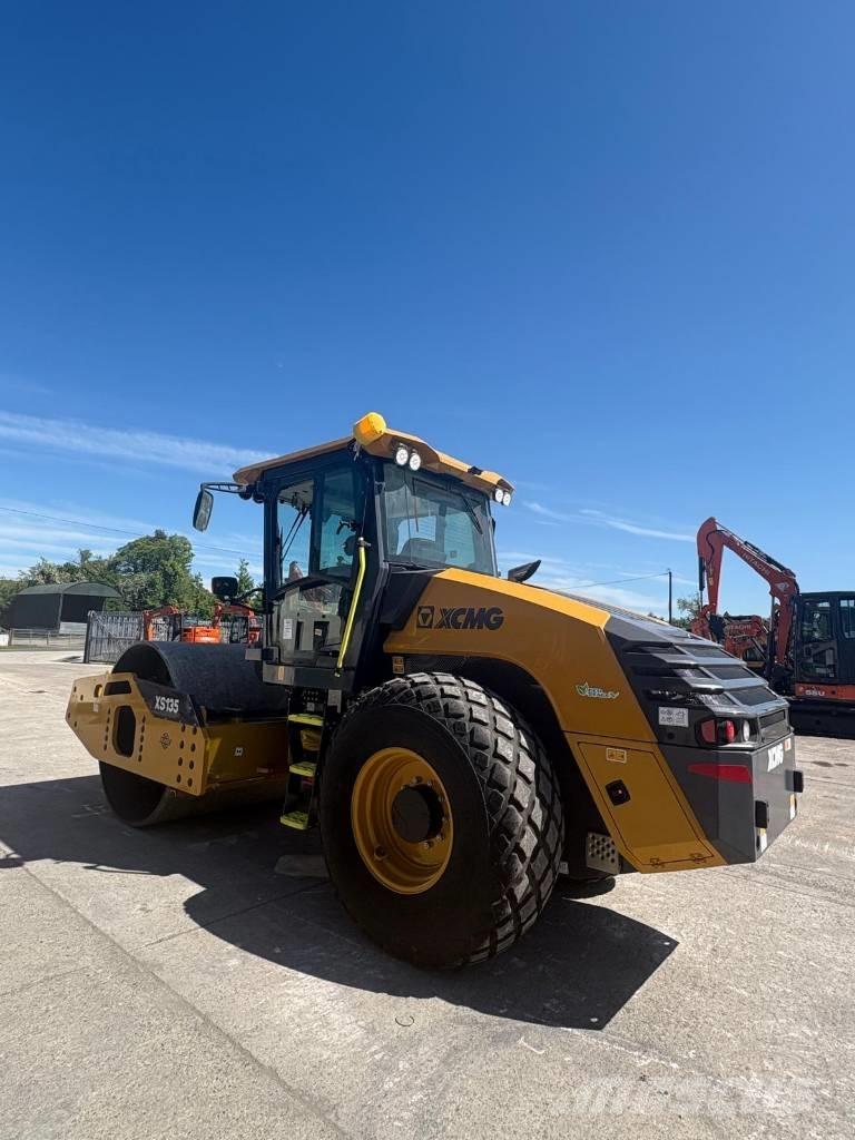 XCMG XS135 Tek tamburlu silindirler