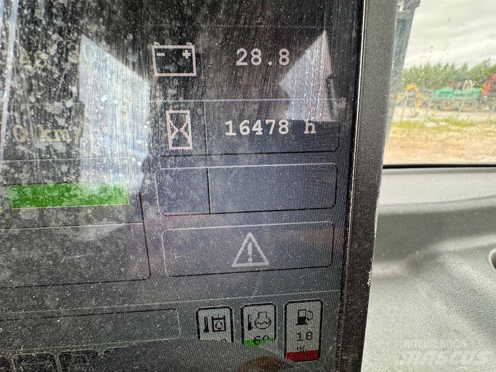 Komatsu 830.3 Tomruk yükleyici traktörler