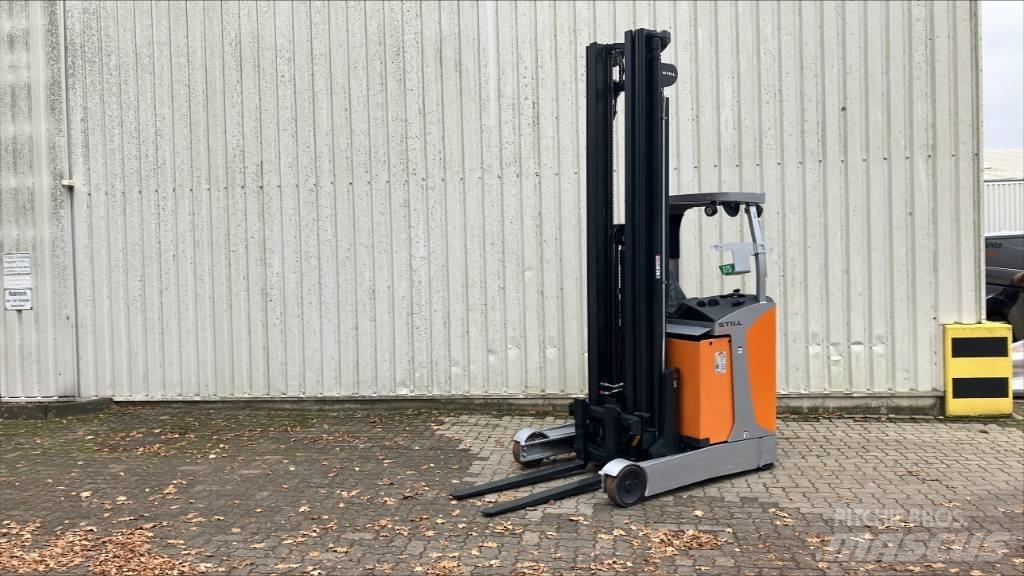 Still FMX 17 Reach truck - depo içi istif araçları