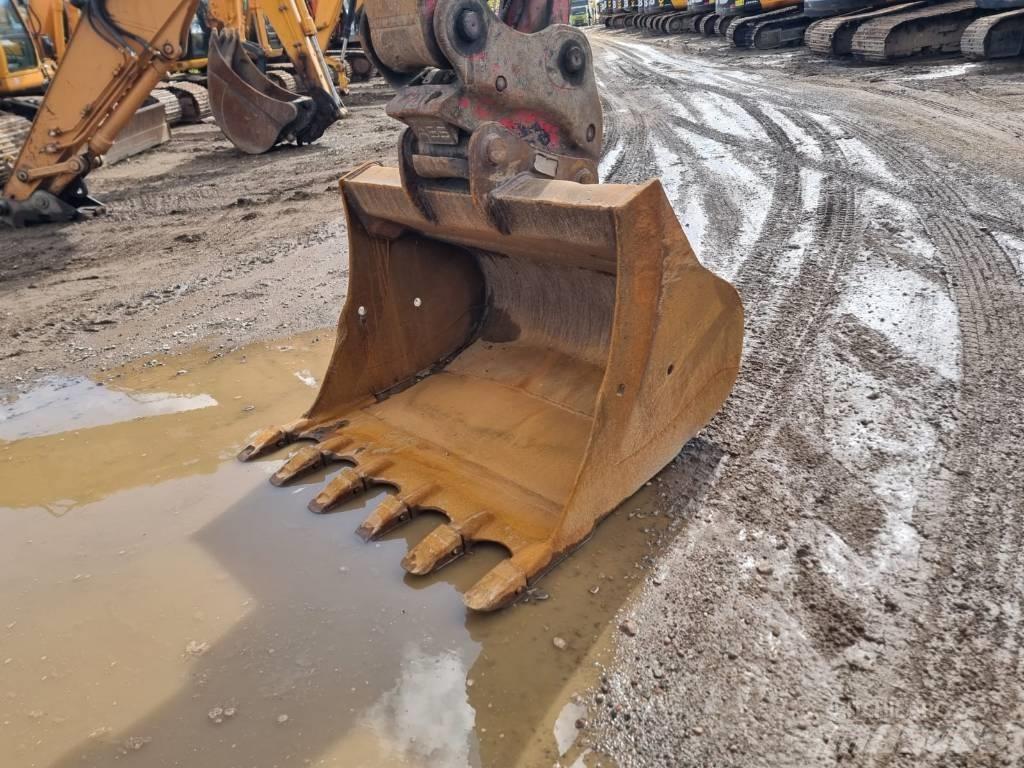 JCB JS220 LC T4 Paletli ekskavatörler