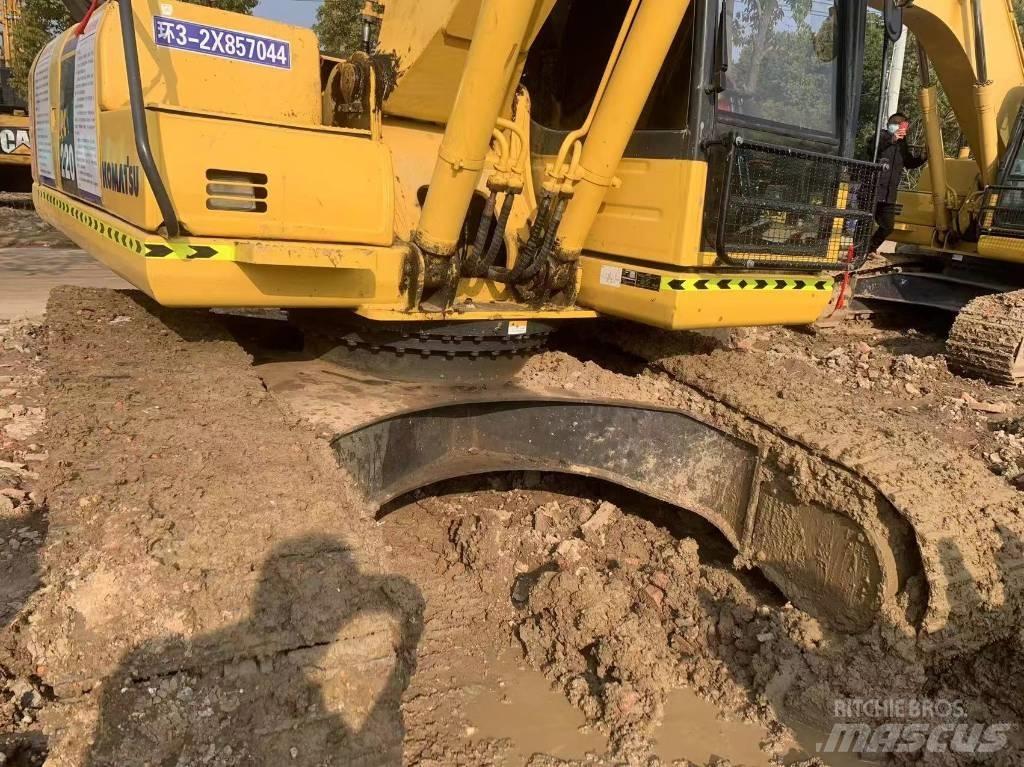Komatsu PC 220-8M0 Paletli ekskavatörler