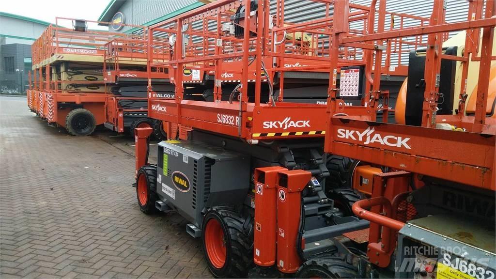 SkyJack 6832RT Makasli platformlar