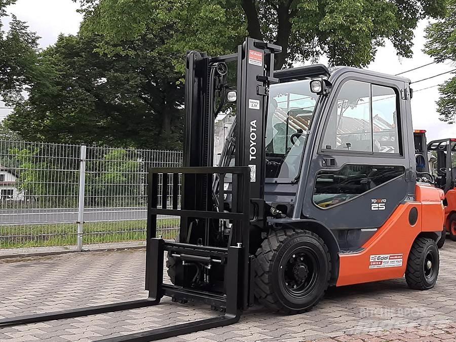 Toyota 02-8FGF25 LPG'li forkliftler