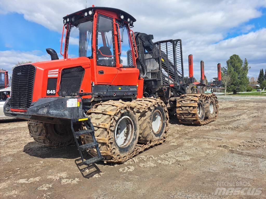 Komatsu 845 Tomruk yükleyici traktörler