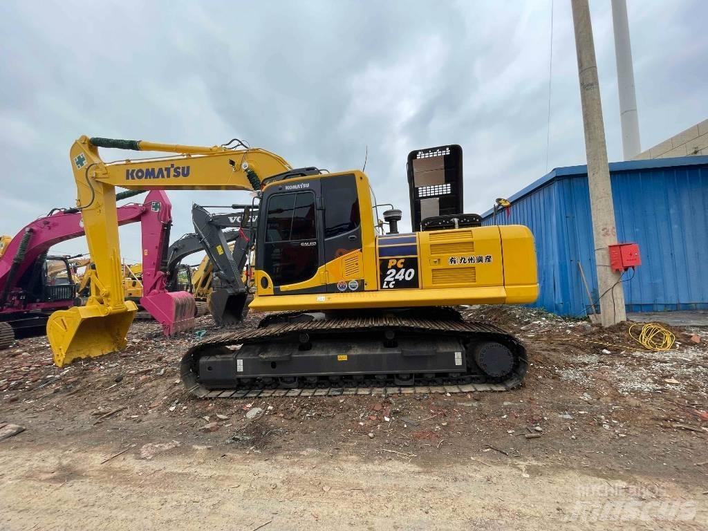 Komatsu PC 240-8 Paletli ekskavatörler