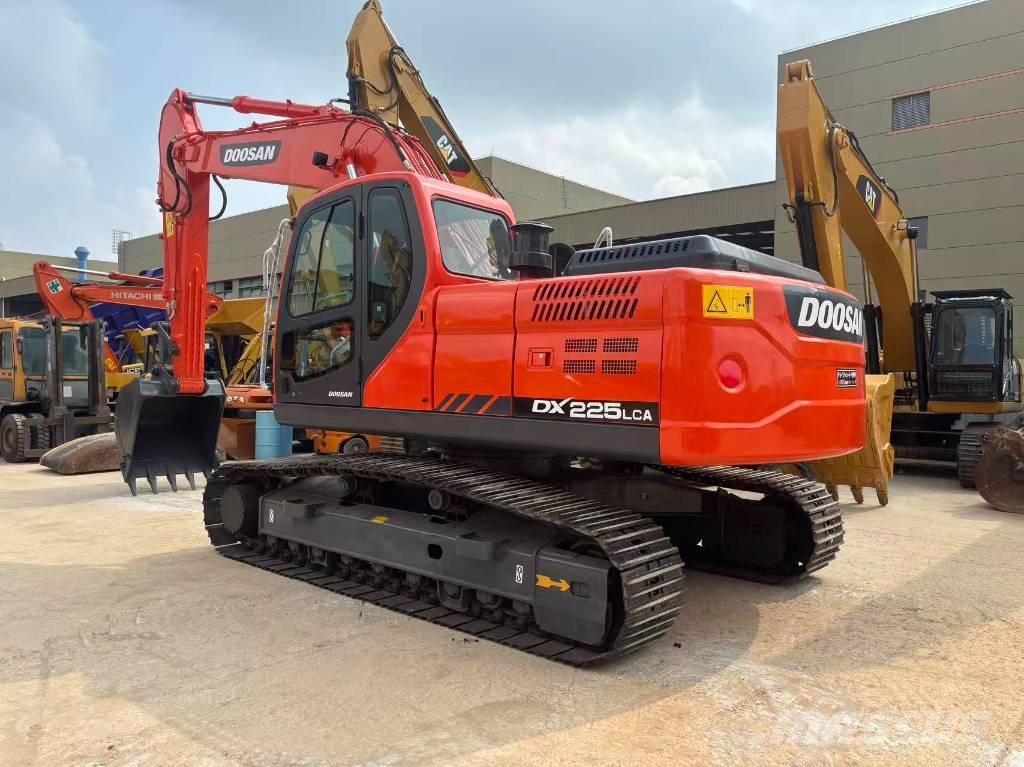 Doosan 225 LC Paletli ekskavatörler