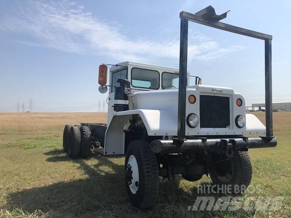 Diamond T M13 Çekiciler