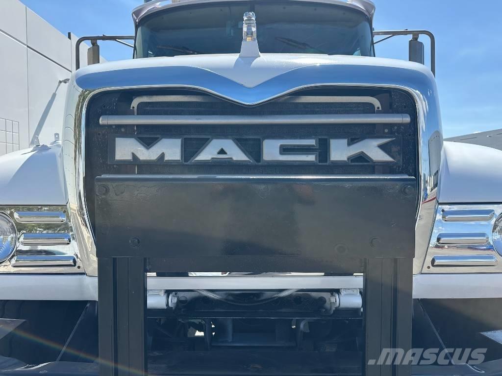 Mack CV 713 Çekiciler