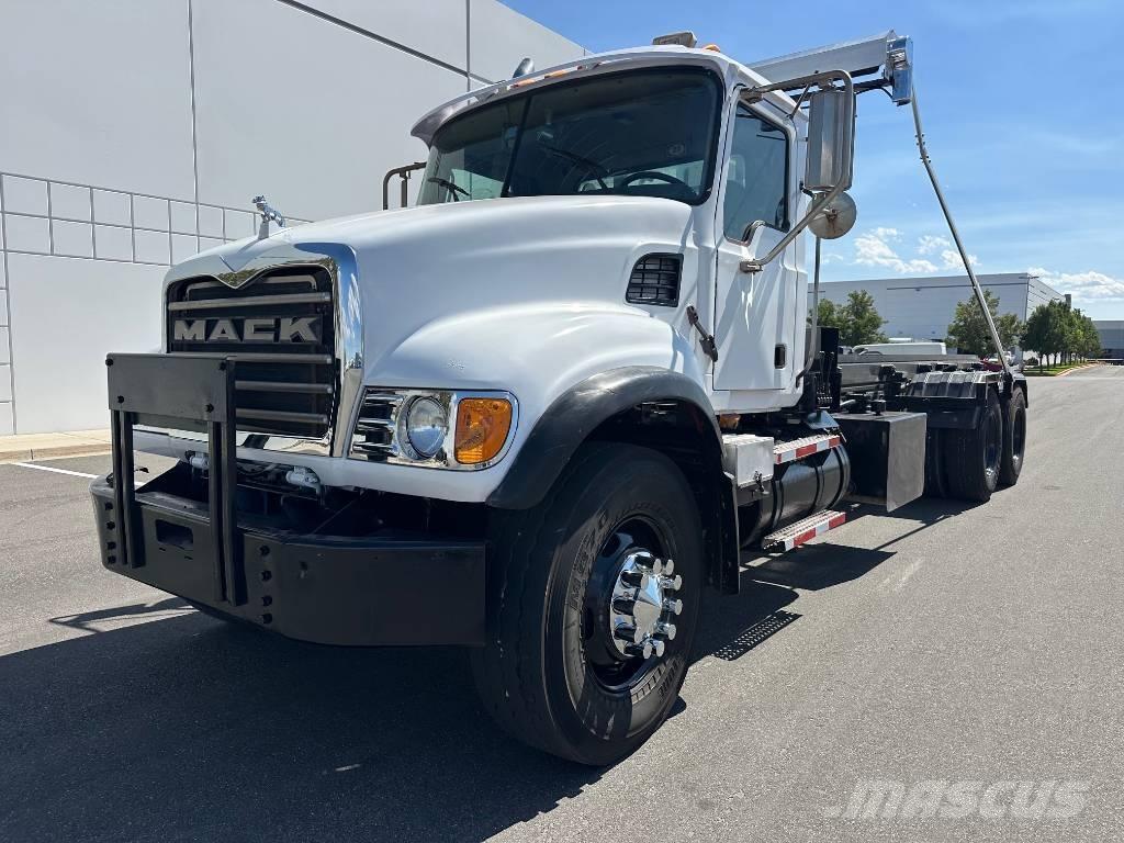 Mack CV 713 Çekiciler
