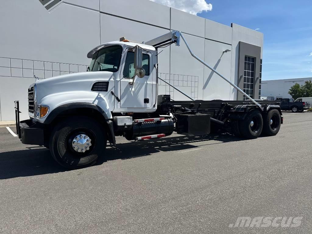 Mack CV 713 Çekiciler