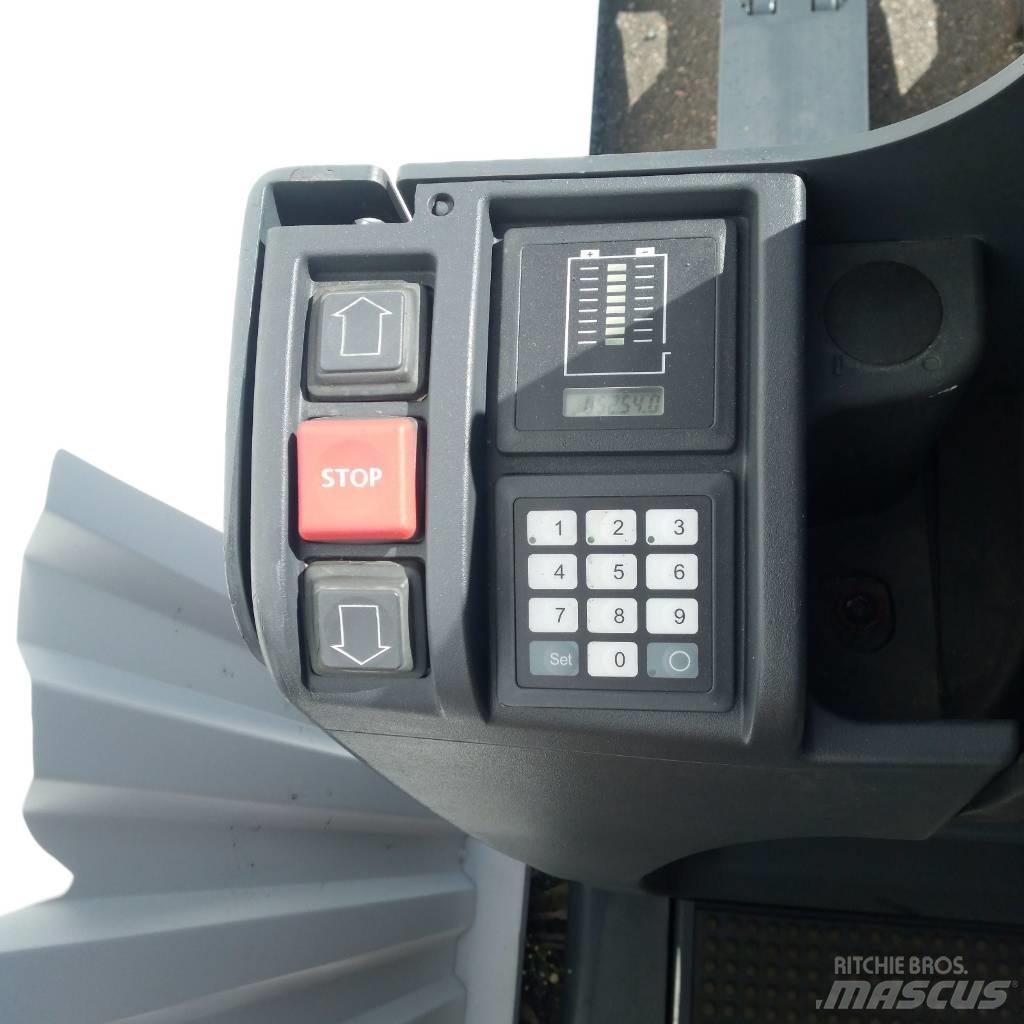 Jungheinrich ECE 220 Düsük seviye siparis toplayici