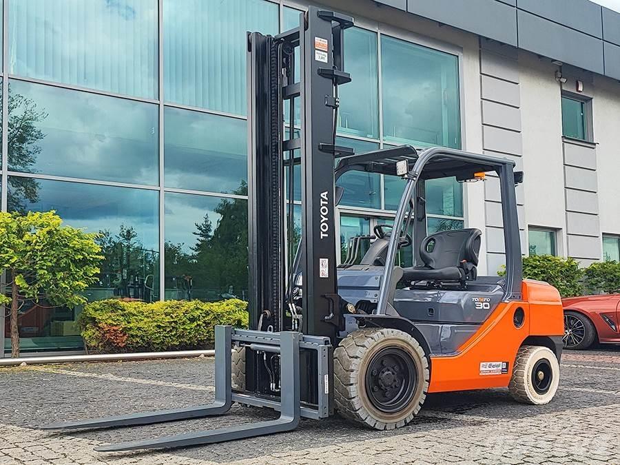 Toyota 02-8FDF30 Dizel forkliftler
