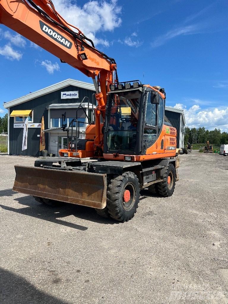 Doosan DX 160 W-3 Lastik tekerli ekskavatörler