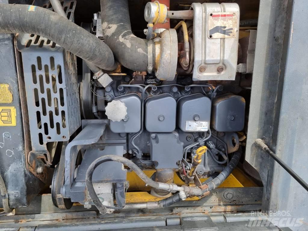 Komatsu PW 130-7K Lastik tekerli ekskavatörler