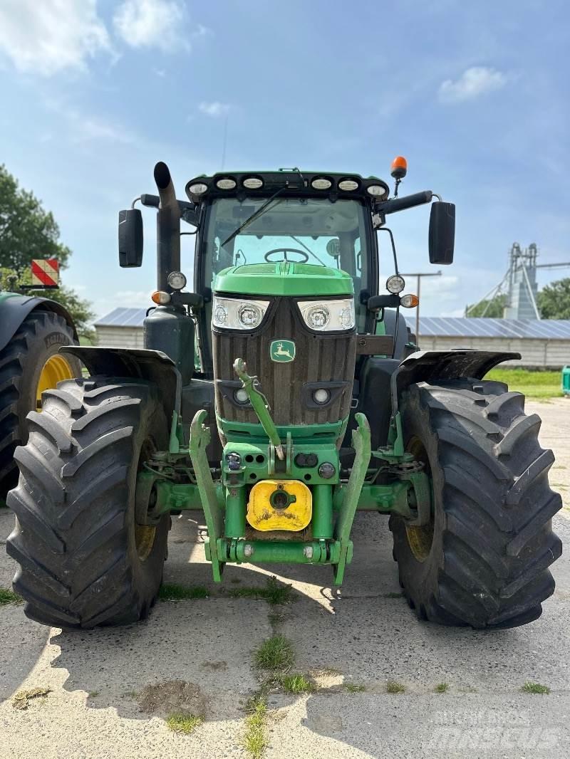 John Deere 6215R Traktörler