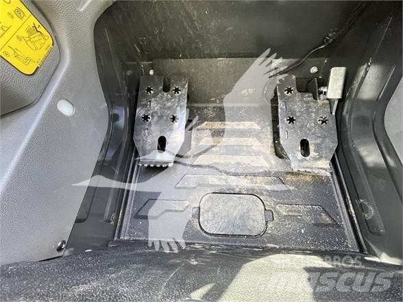 Bobcat T66 Skid steer loderler