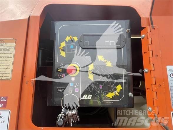 JLG 800S Teleskopik personel platformları