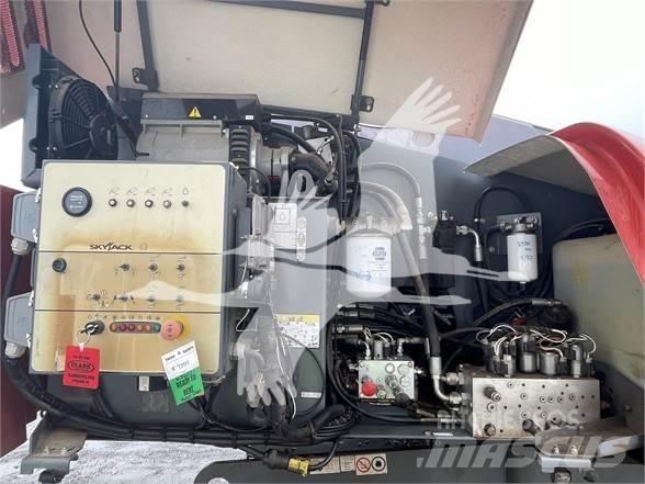 SkyJack SJ66T Teleskopik personel platformları