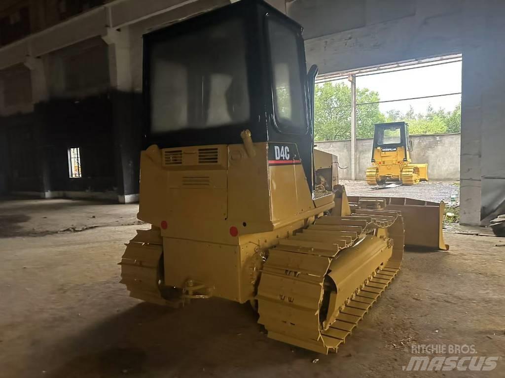 CAT D 4 C Paletli dozerler