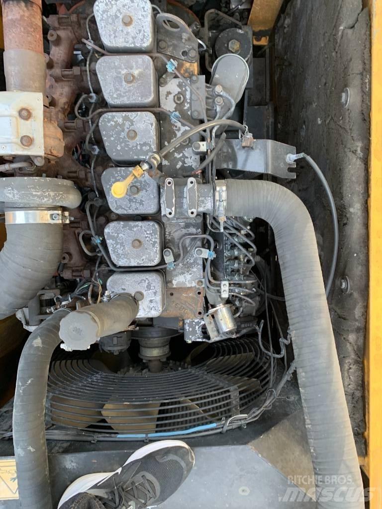 Hyundai R210W-9 Lastik tekerli ekskavatörler