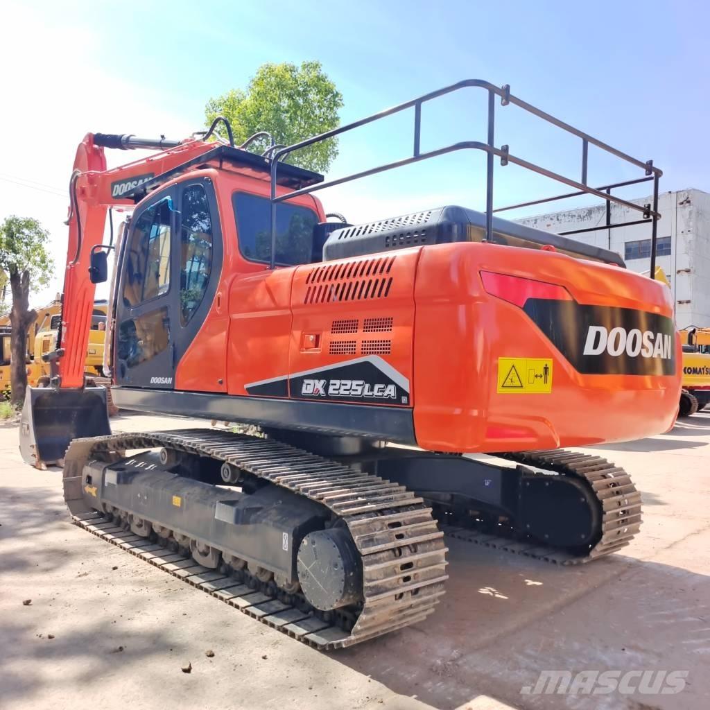 Doosan DX 225 Paletli ekskavatörler