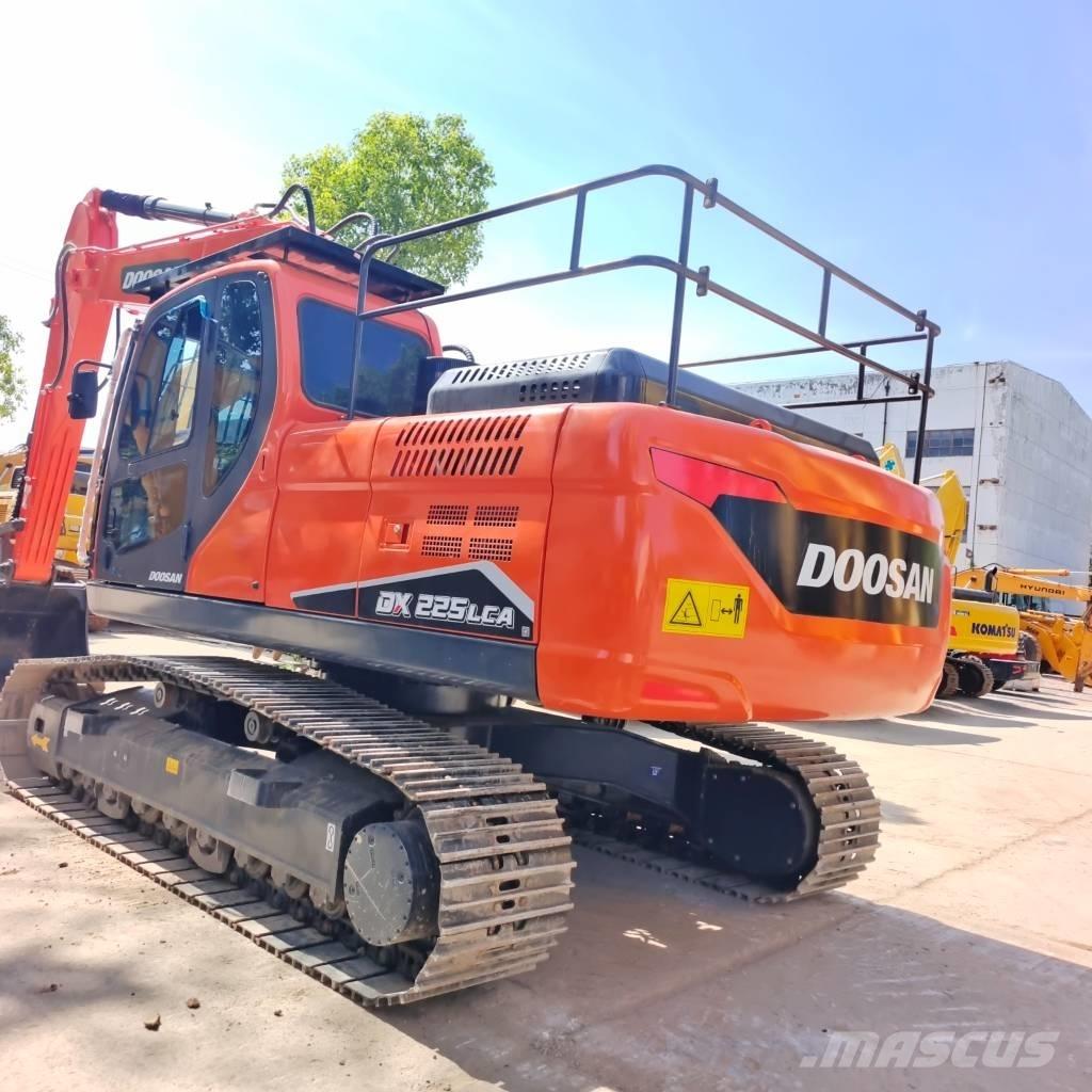 Doosan DX 225 Paletli ekskavatörler