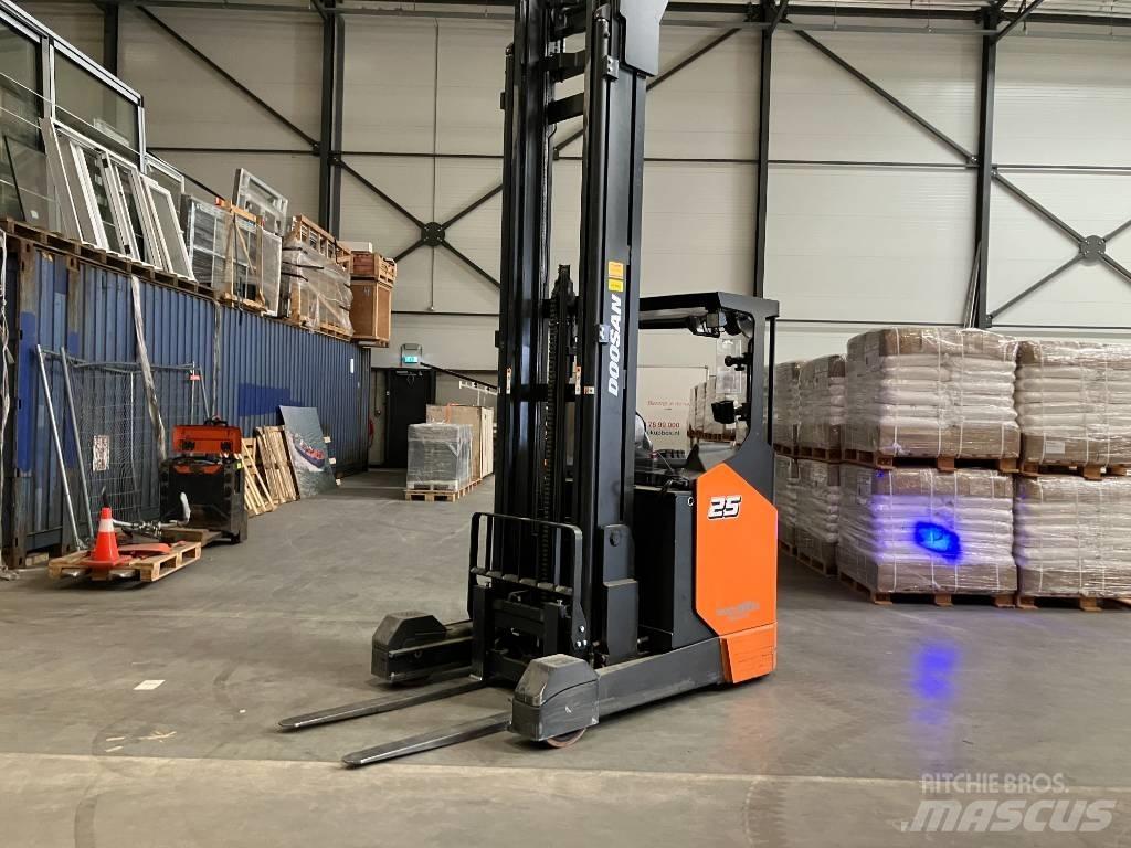 Doosan BR25JW-9 Reach truck - depo içi istif araçları