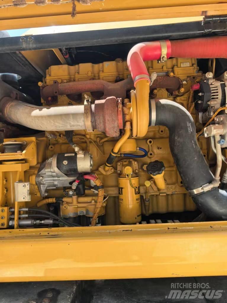 CAT M 320 Lastik tekerli ekskavatörler