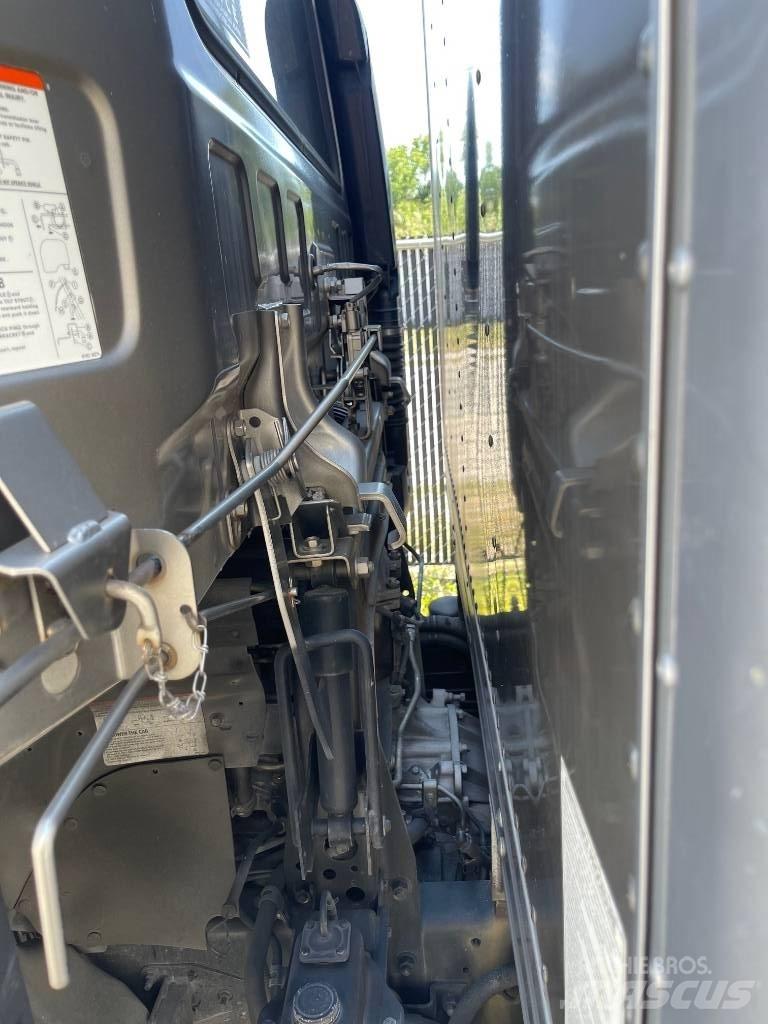 Nissan UD Kapali kasa kamyonlar