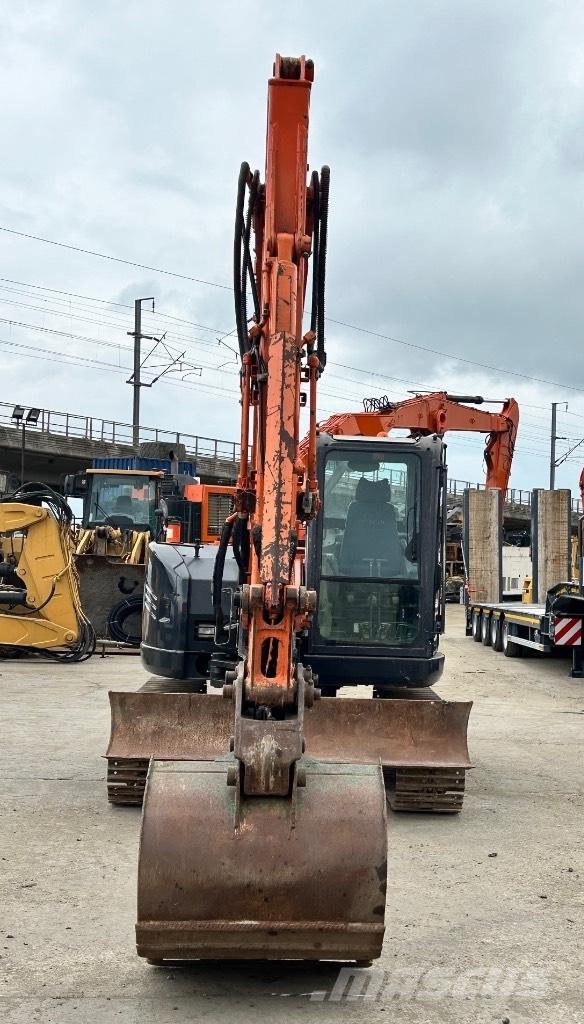 Hitachi Zaxis 85 USB Midi ekskavatörler 7 - 12 t