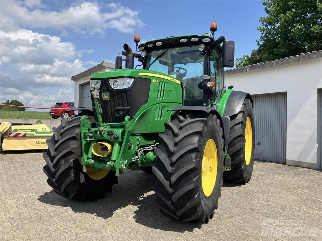 John Deere 6215R Traktörler