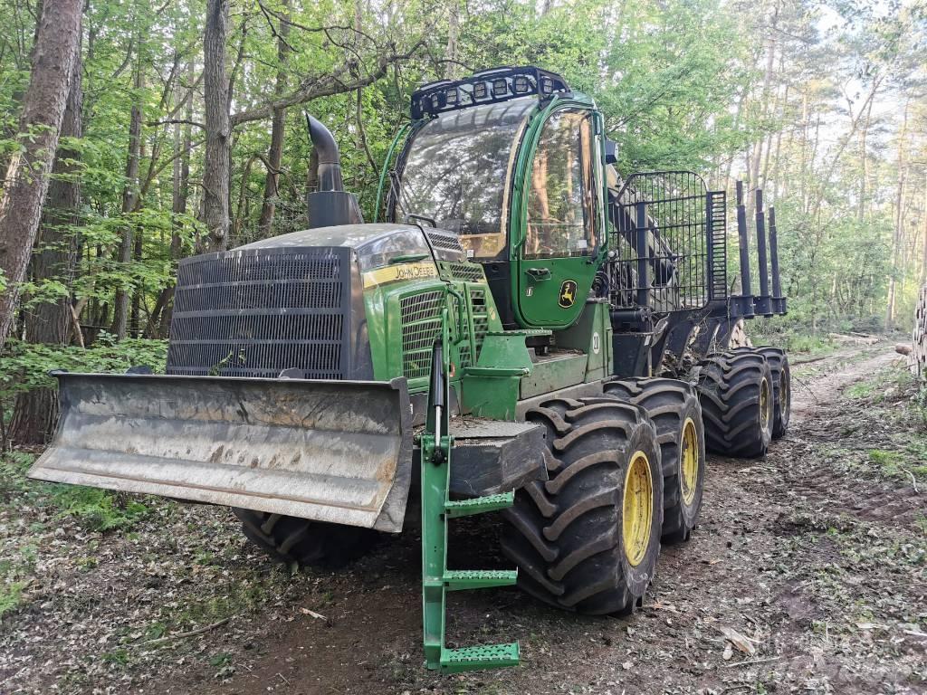 John Deere 1110G Tomruk yükleyici traktörler
