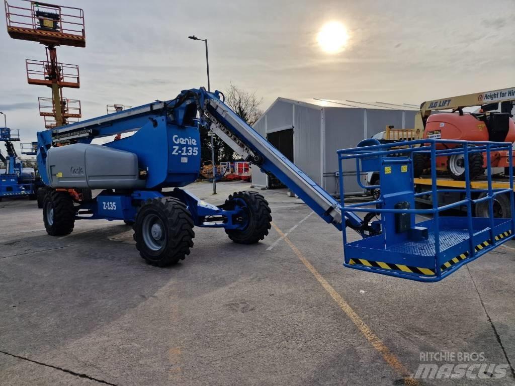 Genie Z 135/70 Körüklü personel platformları