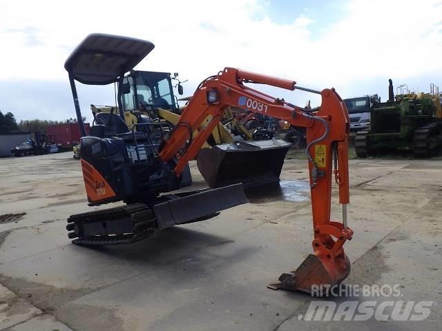 Hitachi ZX 17 U-2 Mini ekskavatörler, 7 tona dek